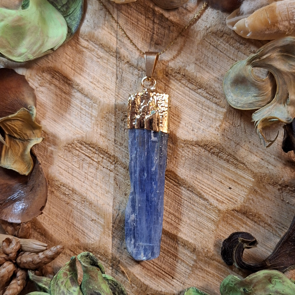 Collier pendentif en Cyanite Bleue