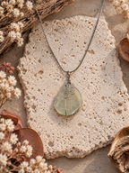 Collier pendentif en Verre Lybique