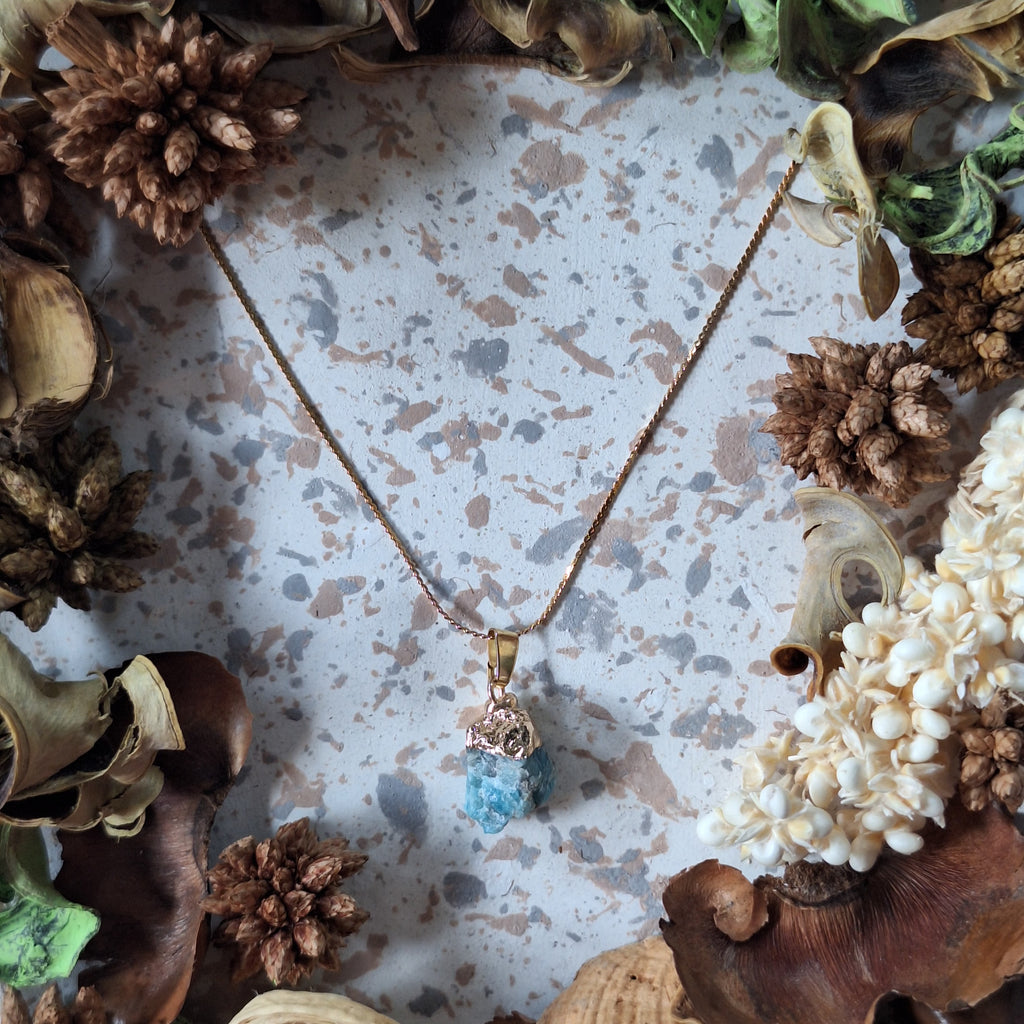 Collier avec pendentif en Apatite