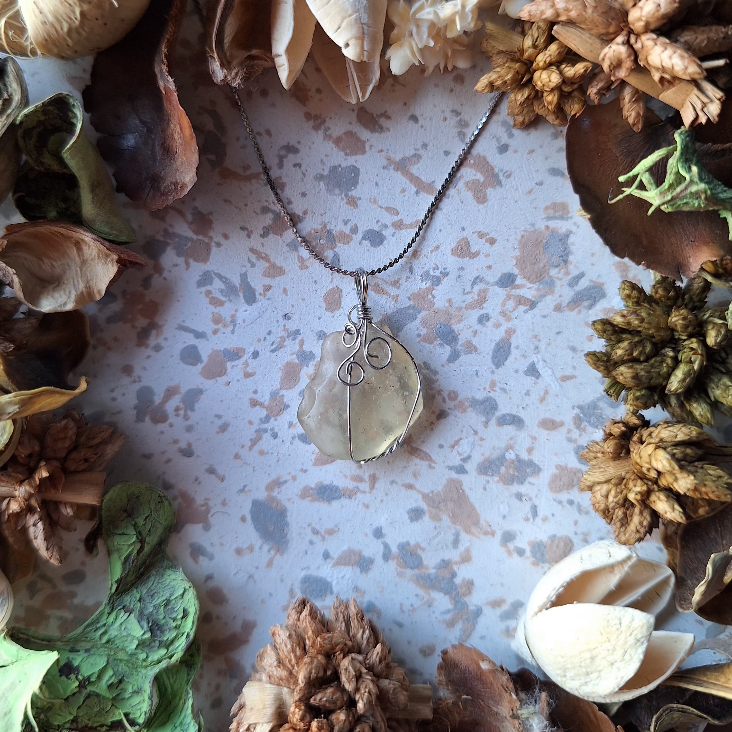 Collier pendentif en Verre Lybique