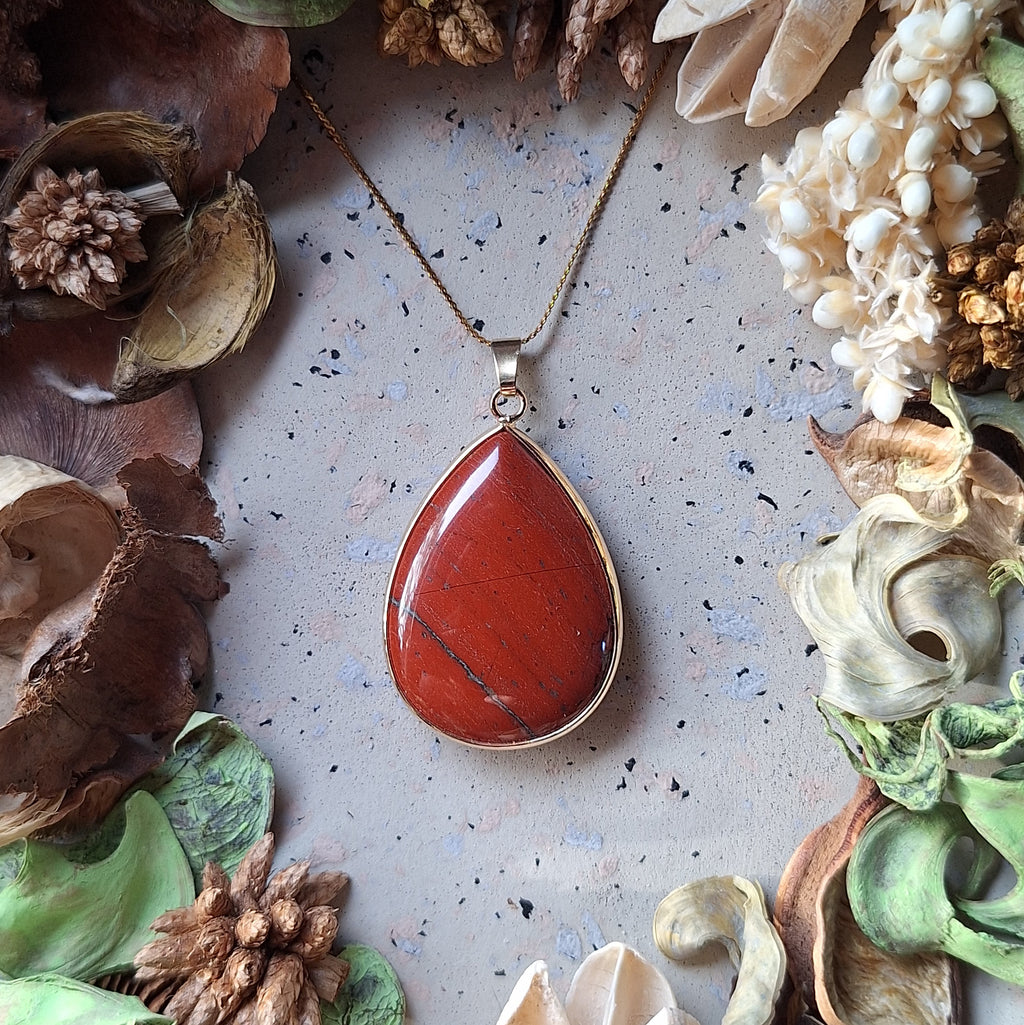 Collier avec pendentif en Jaspe Rouge