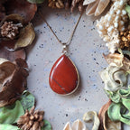 Collier avec pendentif en Jaspe Rouge