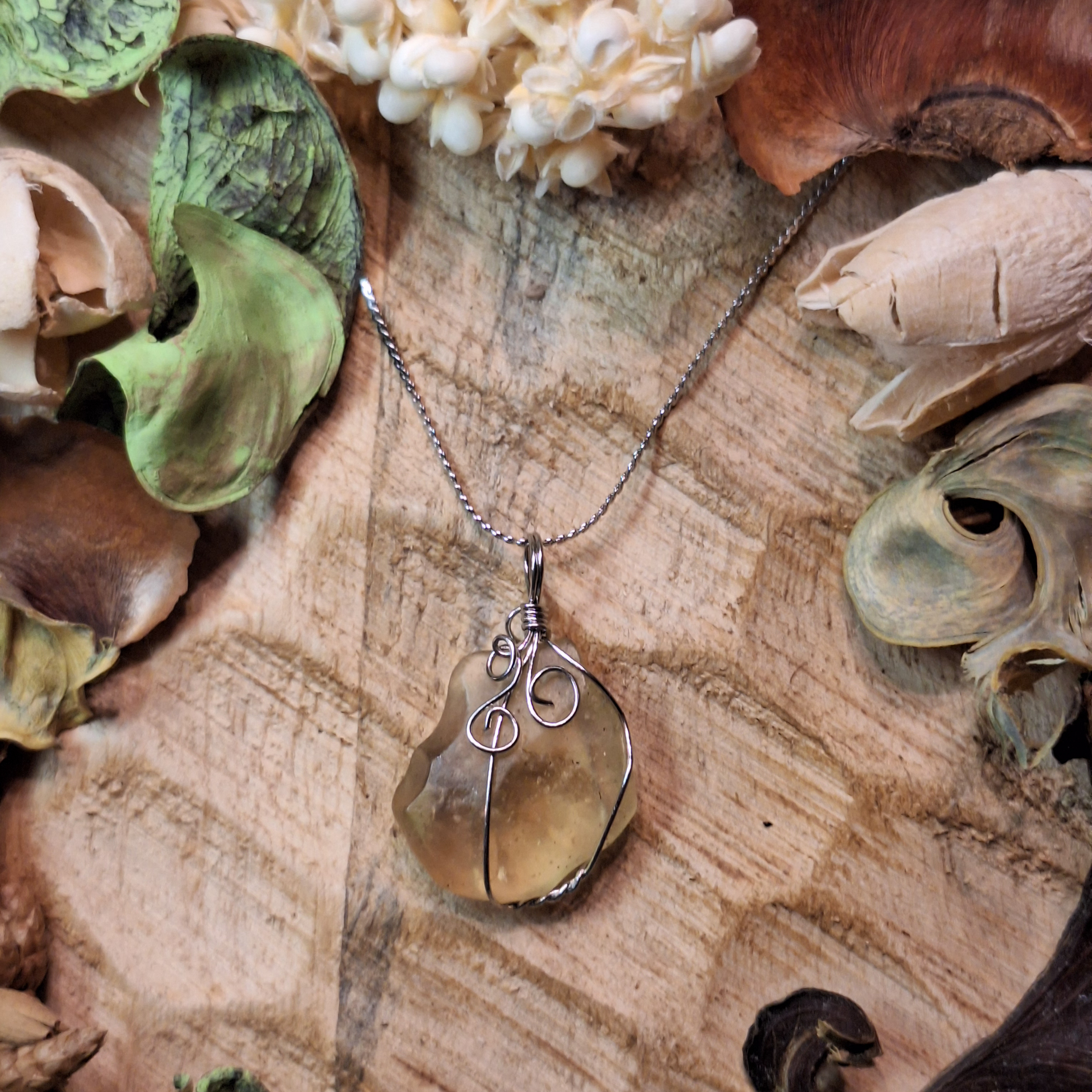 Collier pendentif en Verre Lybique