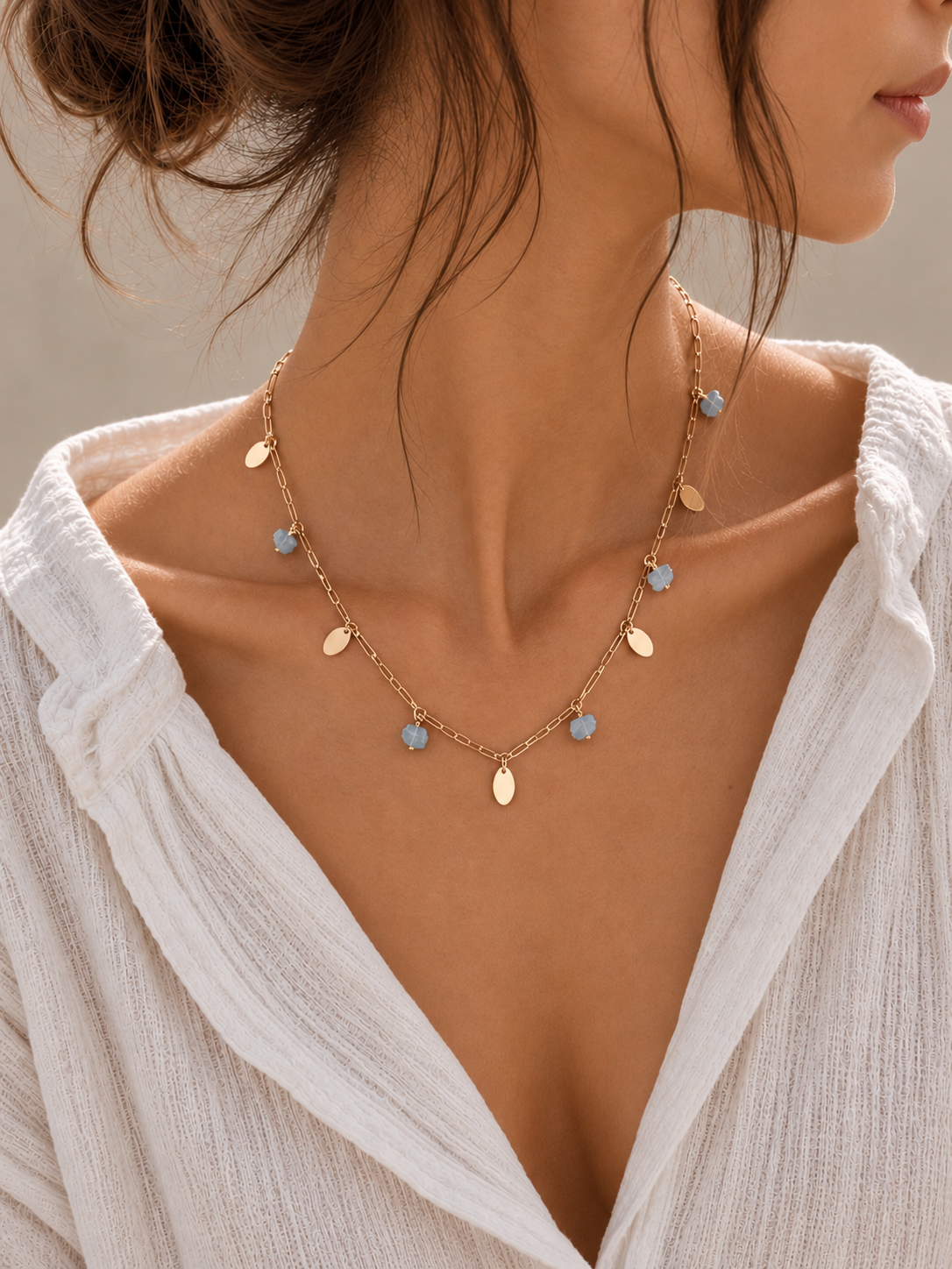 Collier à pétales et perles en Aigue Marine - Sérénité Courage Communication