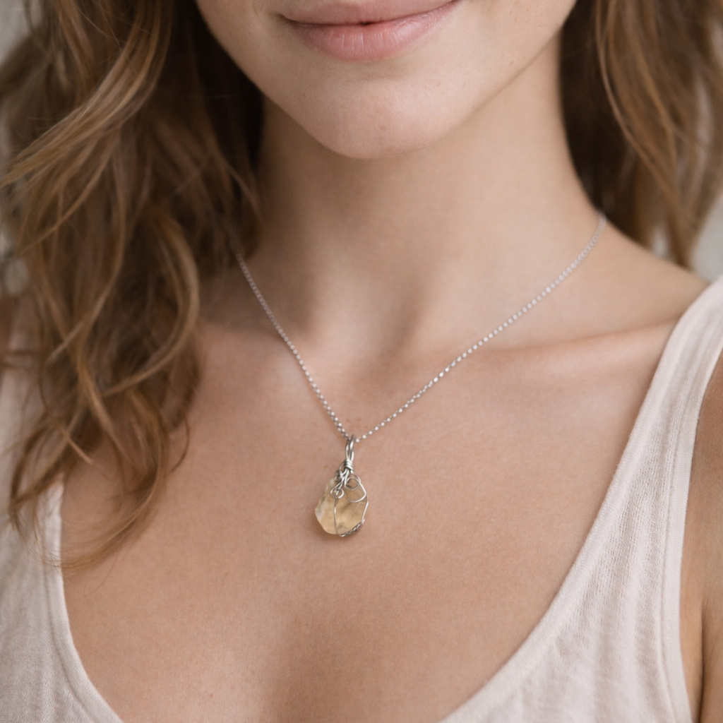 Collier pendentif en Verre Lybique