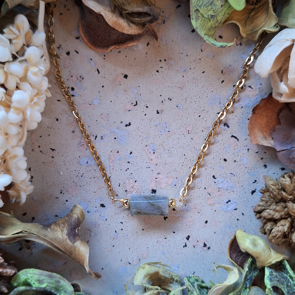 Collier avec pendentif en Labradorite