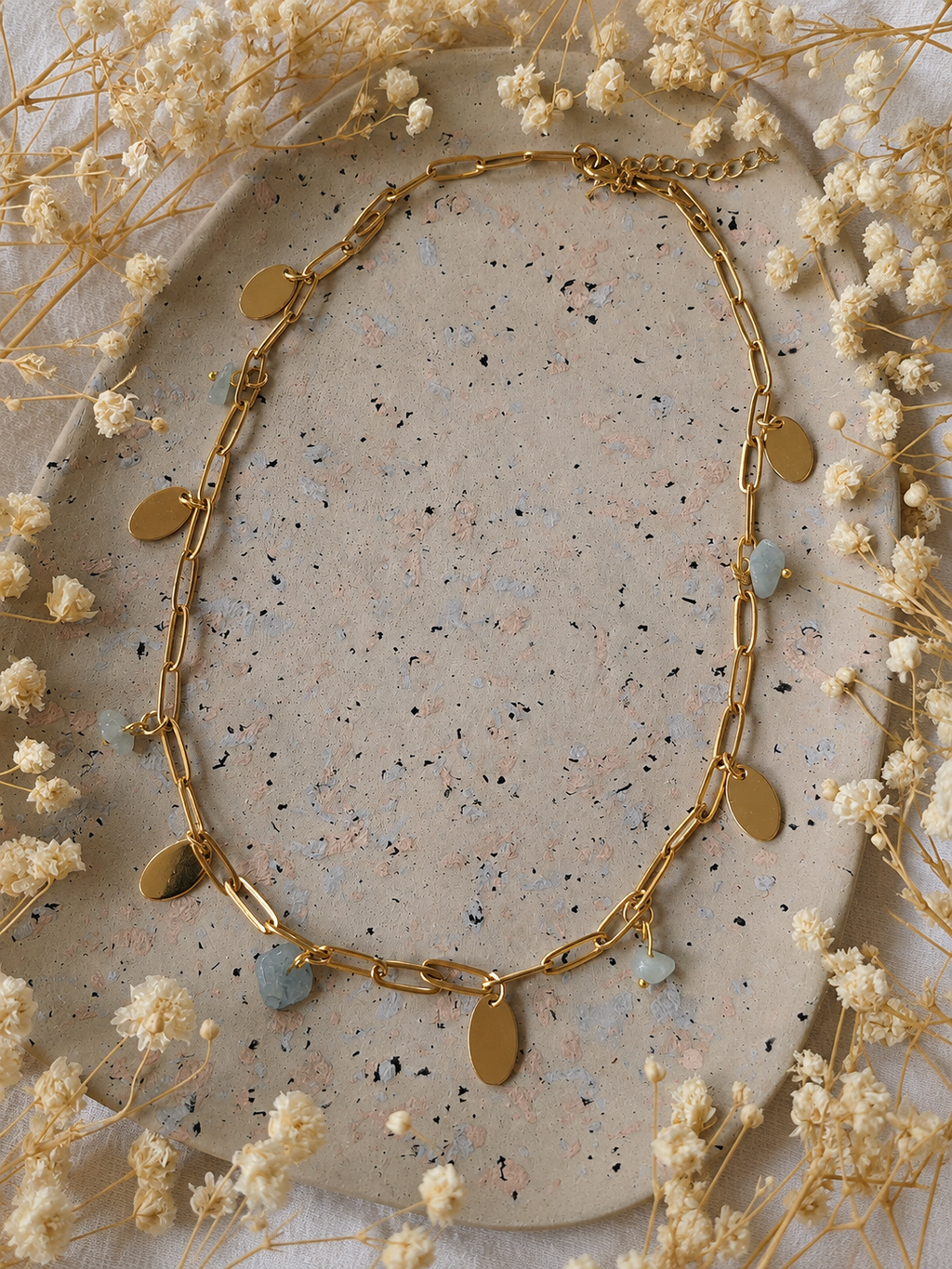 Collier à pétales et perles en Aigue Marine - Sérénité Courage Communication