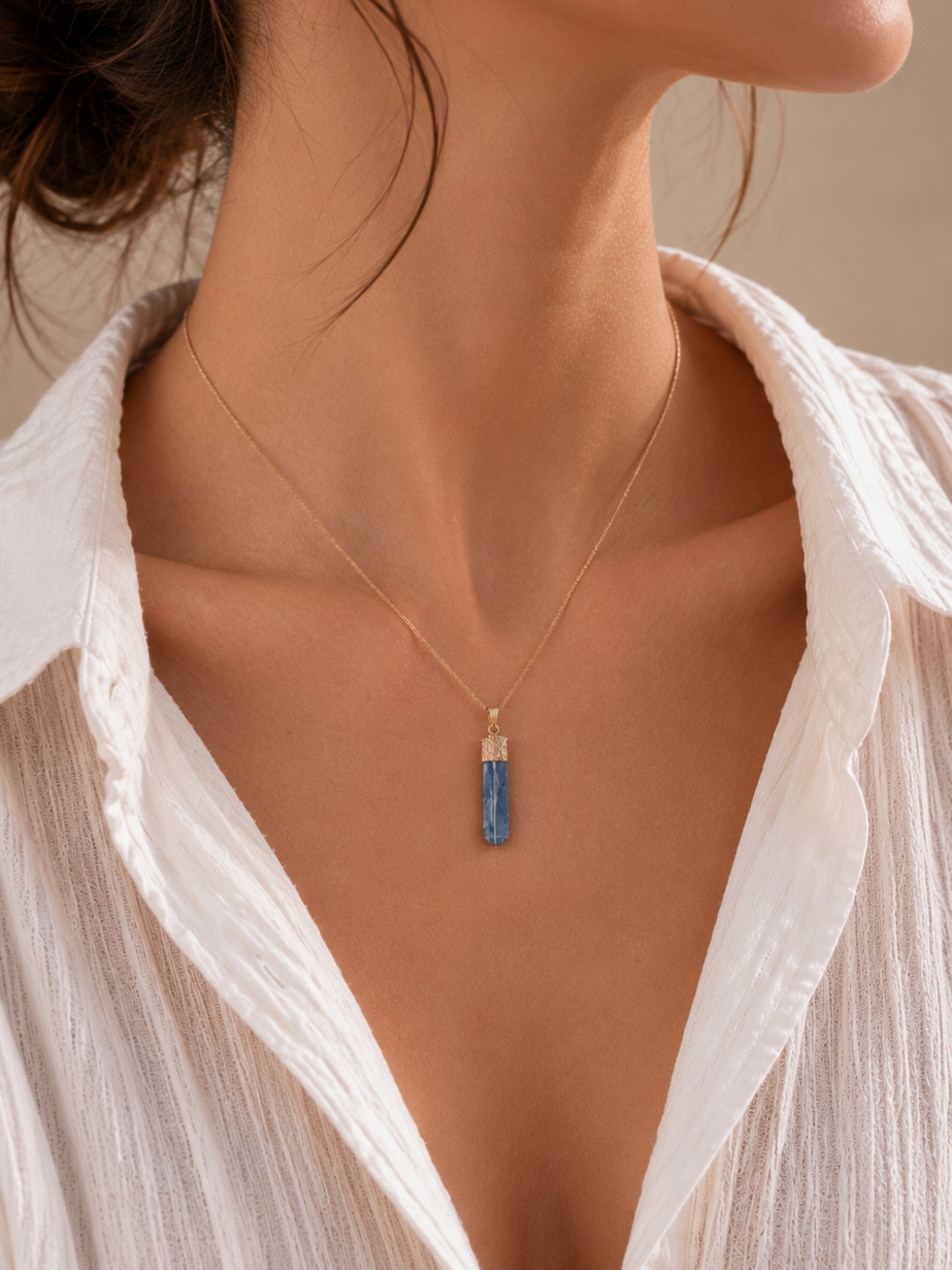 Collier pendentif en Cyanite Bleue