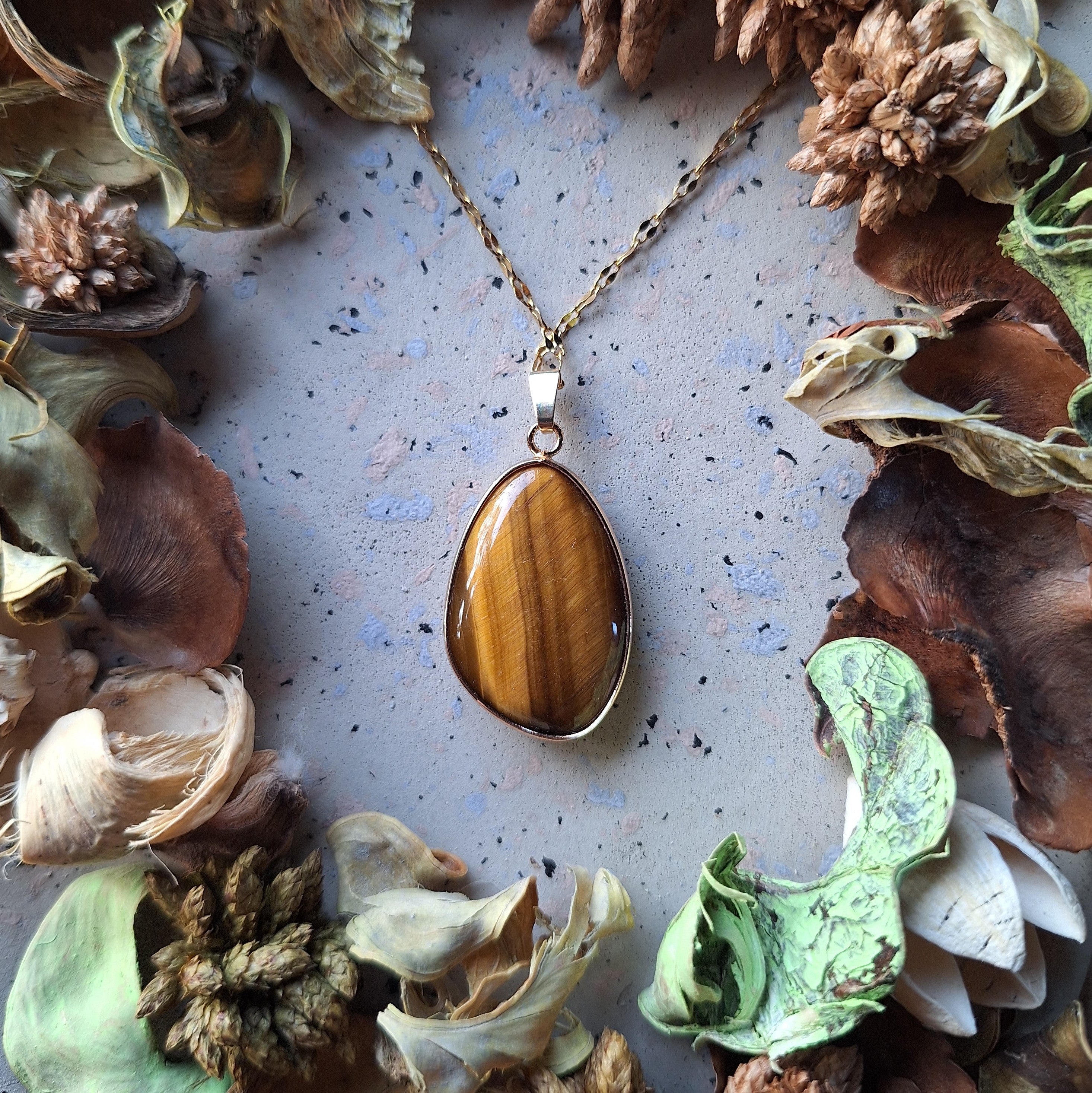Collier pendentif en Oeil de Tigre