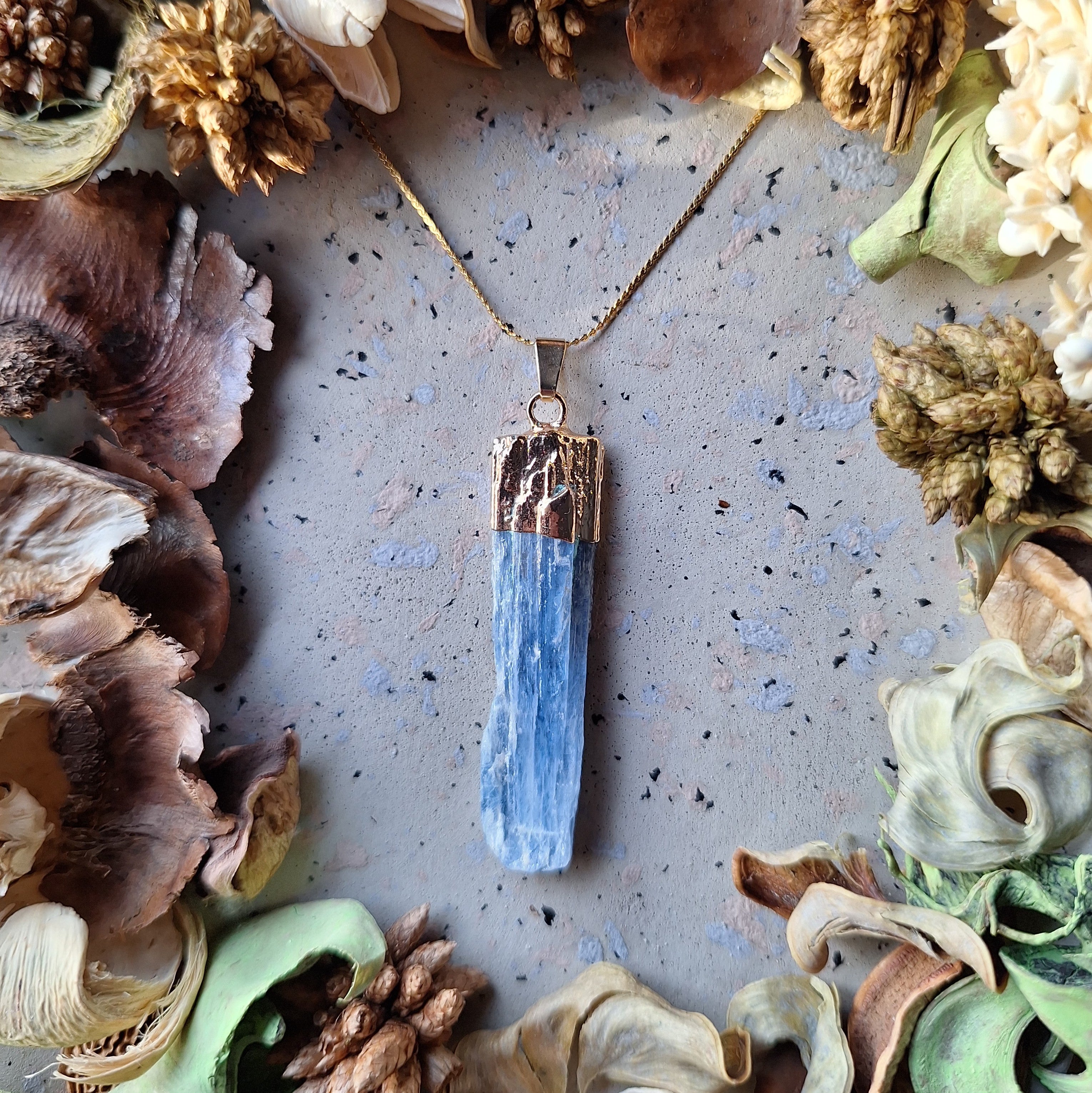 Collier pendentif en Cyanite Bleue