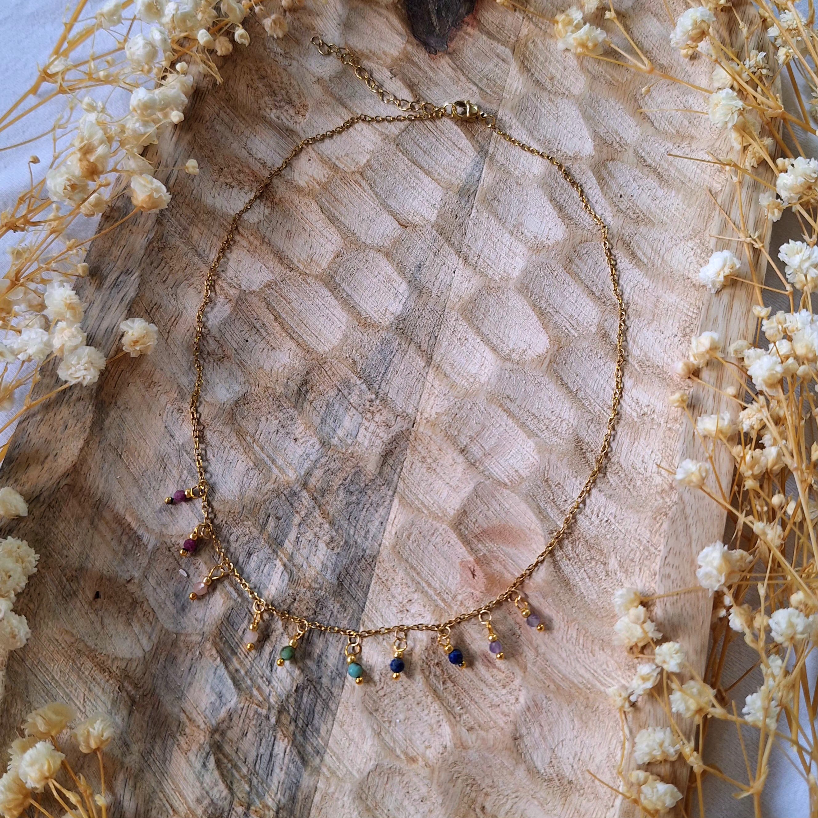 Collier avec perles diverses