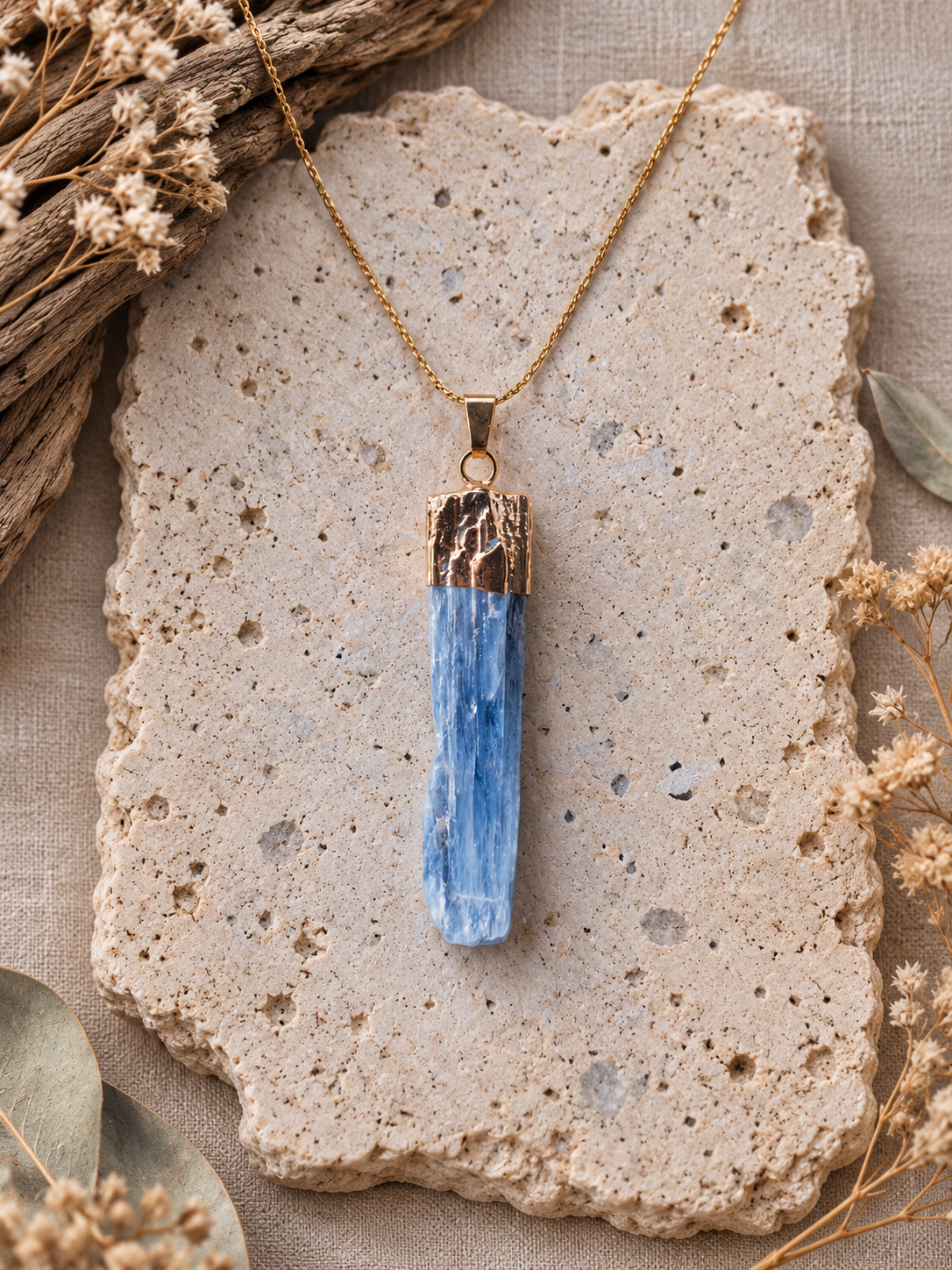 Collier pendentif en Cyanite Bleue