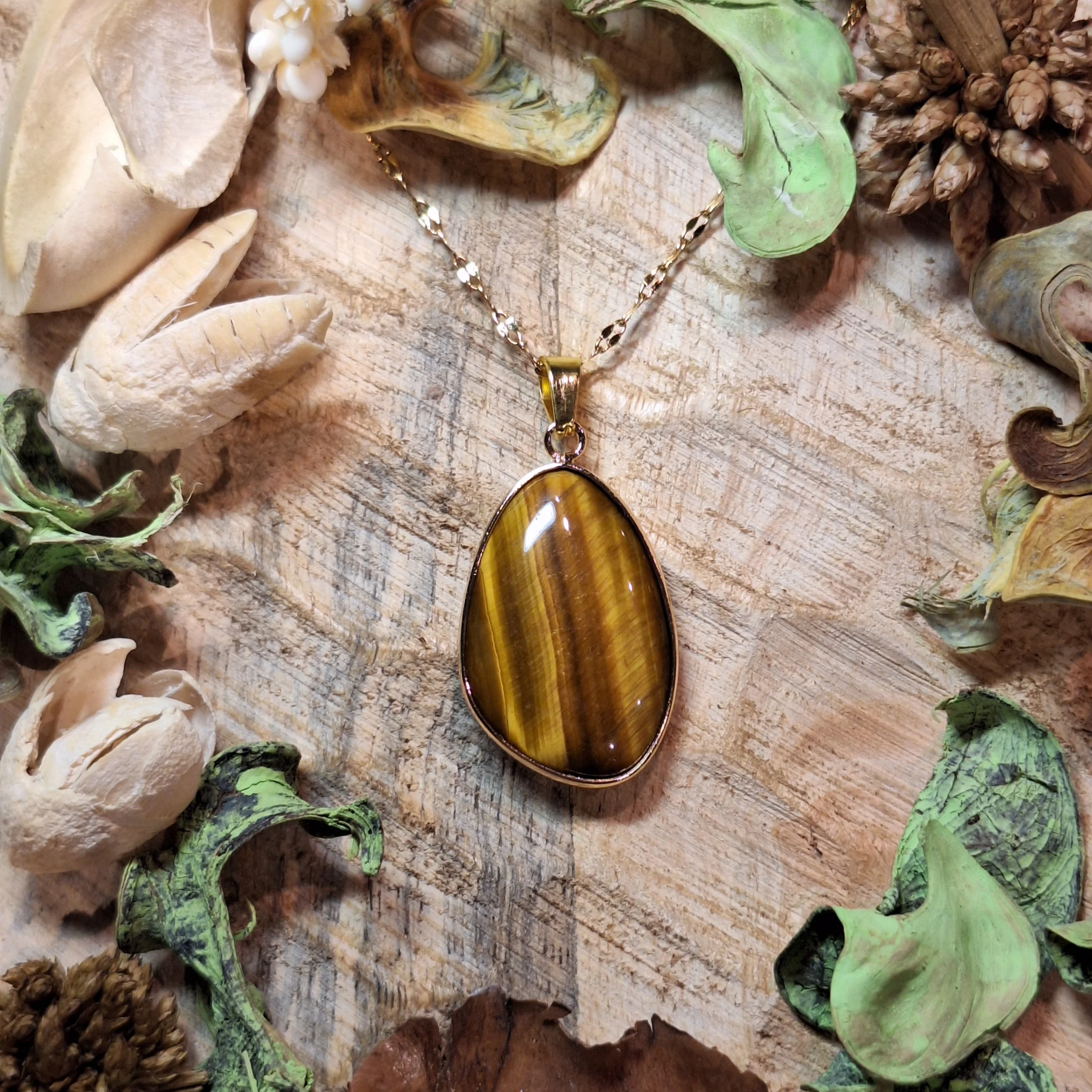 Collier pendentif en Oeil de Tigre